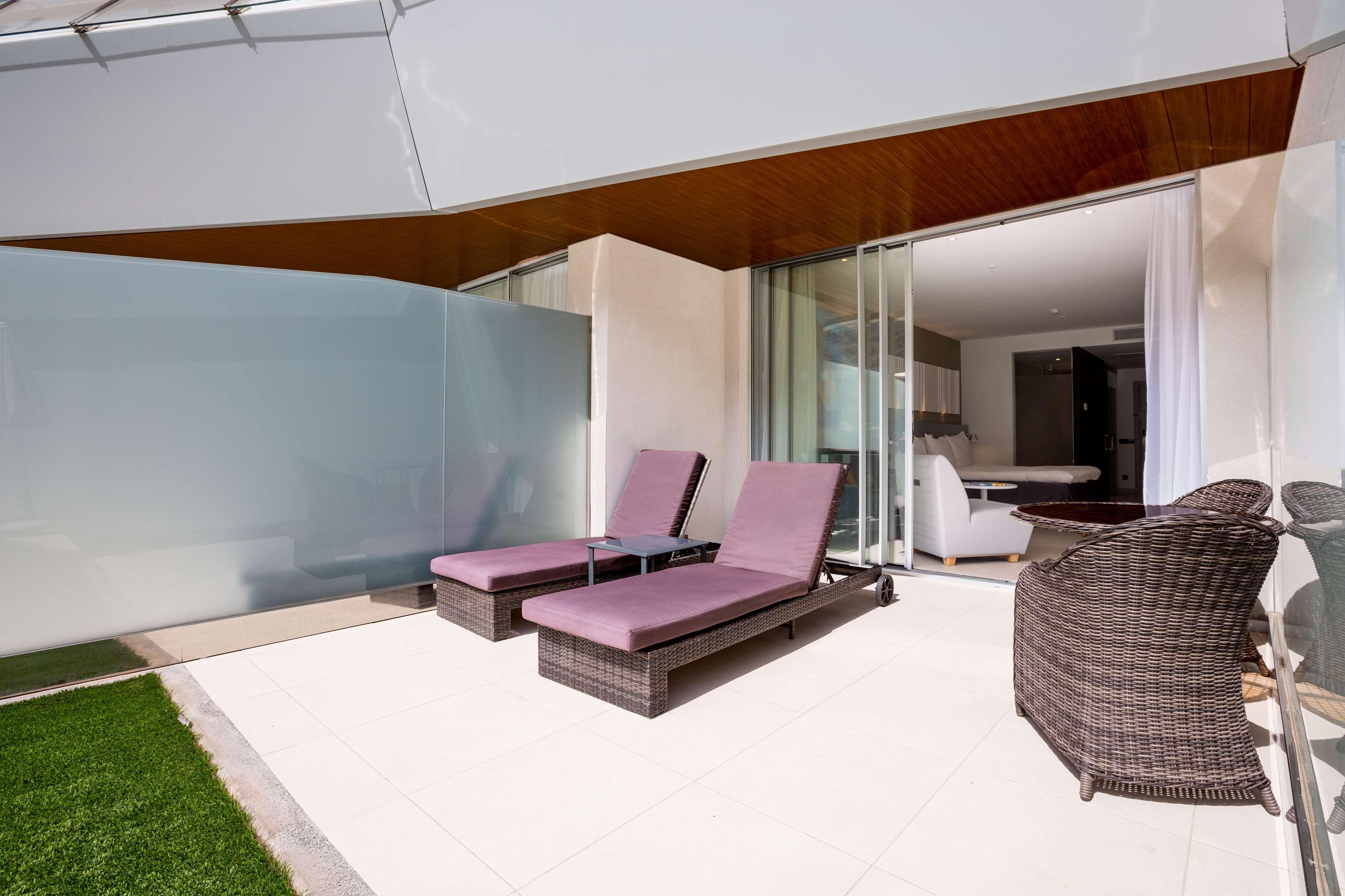 פוארטו דה מוגן Radisson Blu Resort & Spa, Gran Canaria Mogan מראה חיצוני תמונה A private garden at the hotel