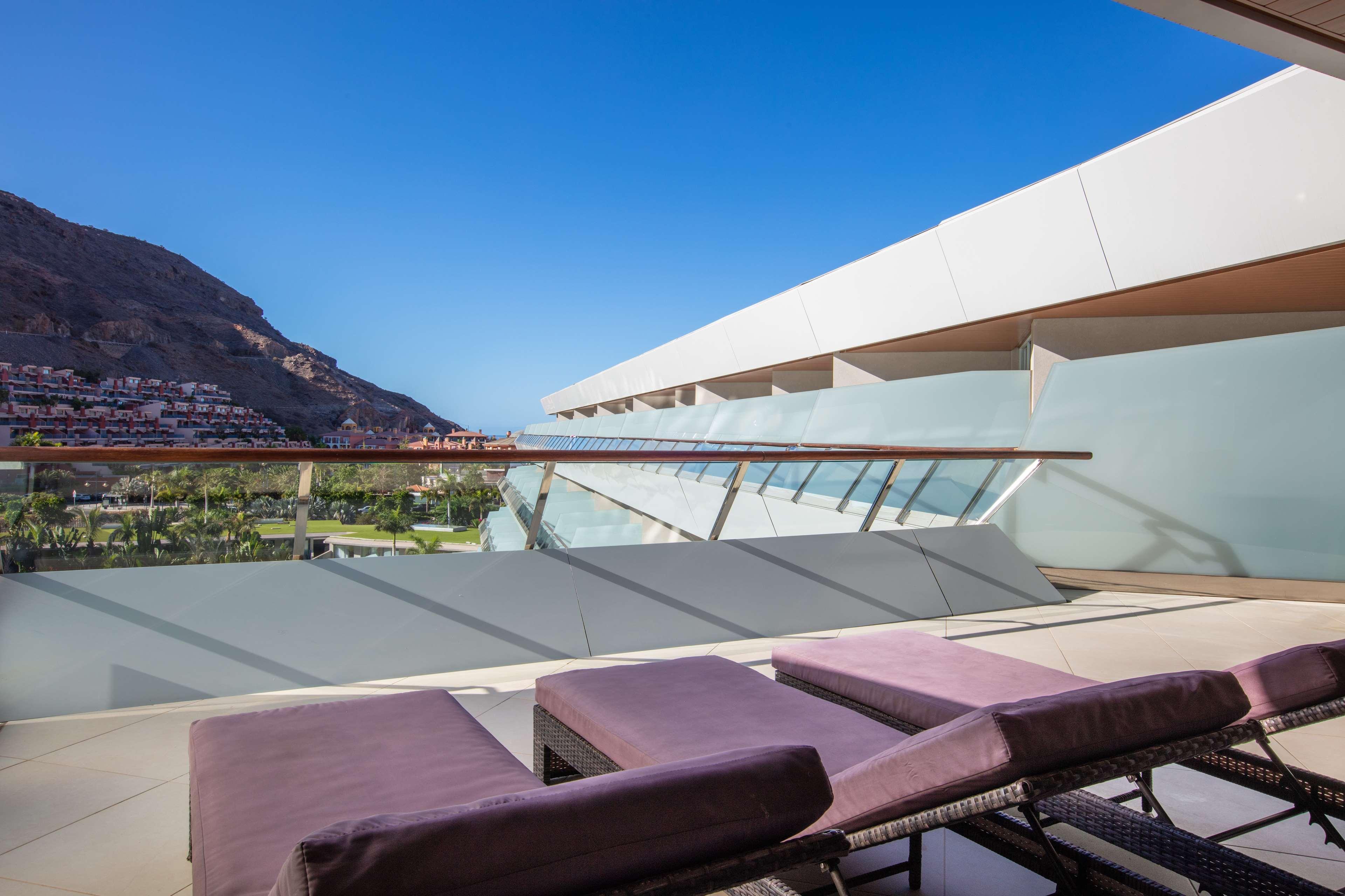 פוארטו דה מוגן Radisson Blu Resort & Spa, Gran Canaria Mogan מראה חיצוני תמונה The view from the rooftop