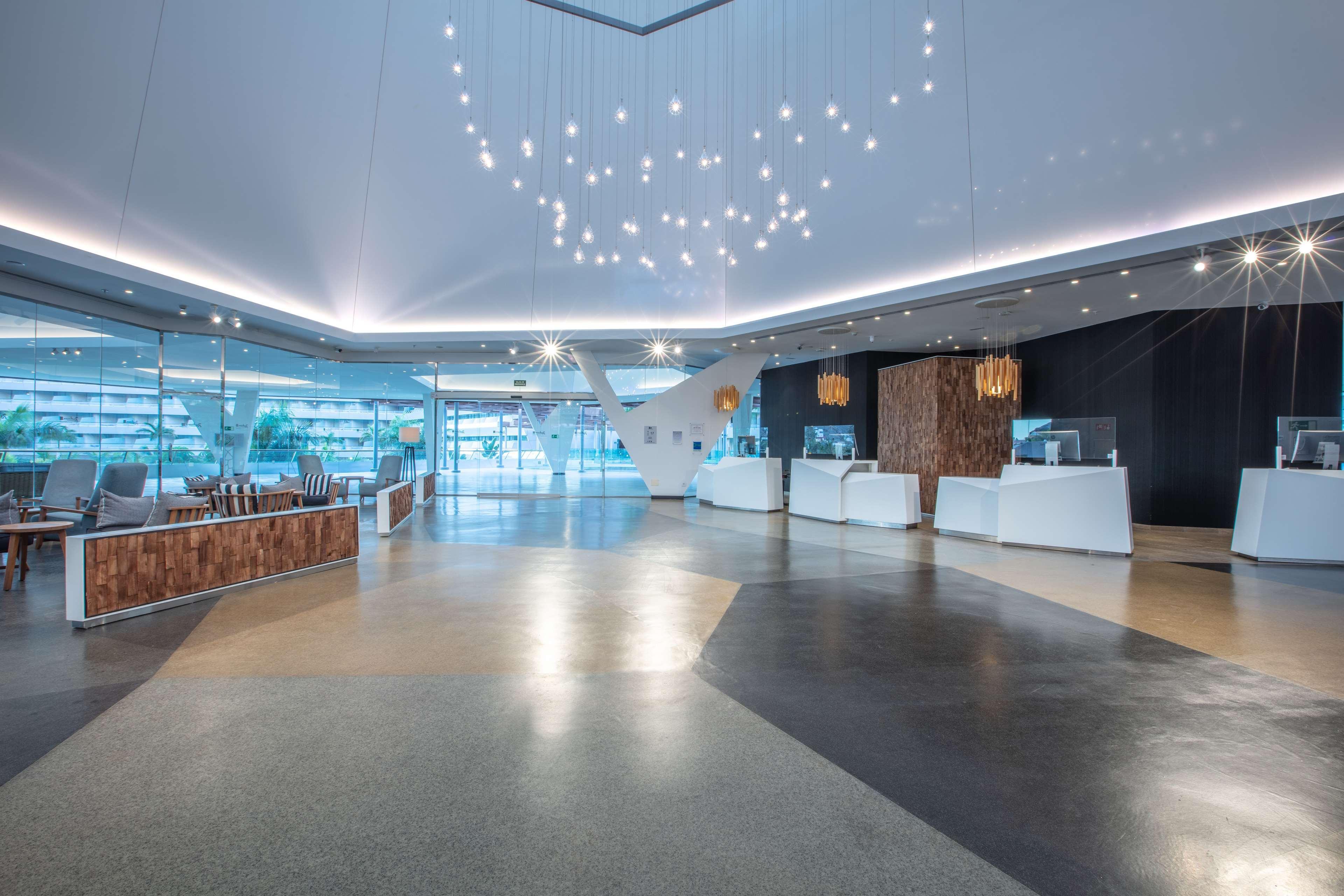 פוארטו דה מוגן Radisson Blu Resort & Spa, Gran Canaria Mogan מראה חיצוני תמונה The lobby of the new building