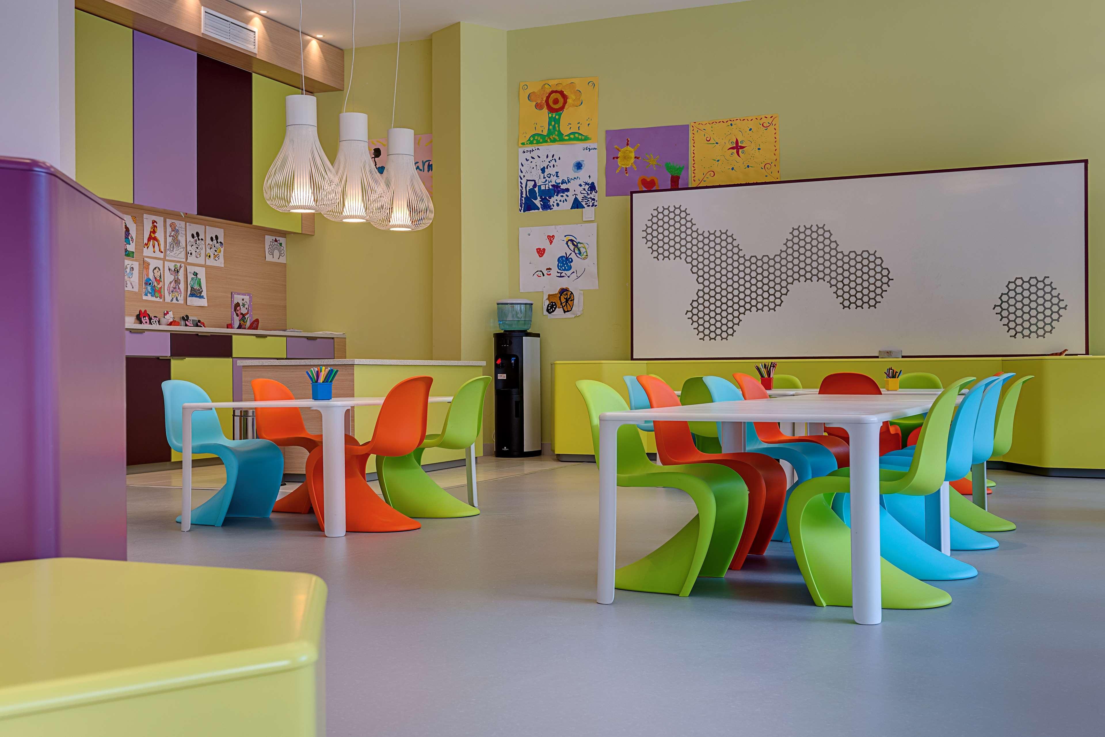 פוארטו דה מוגן Radisson Blu Resort & Spa, Gran Canaria Mogan מראה חיצוני תמונה Interior of a nursery school