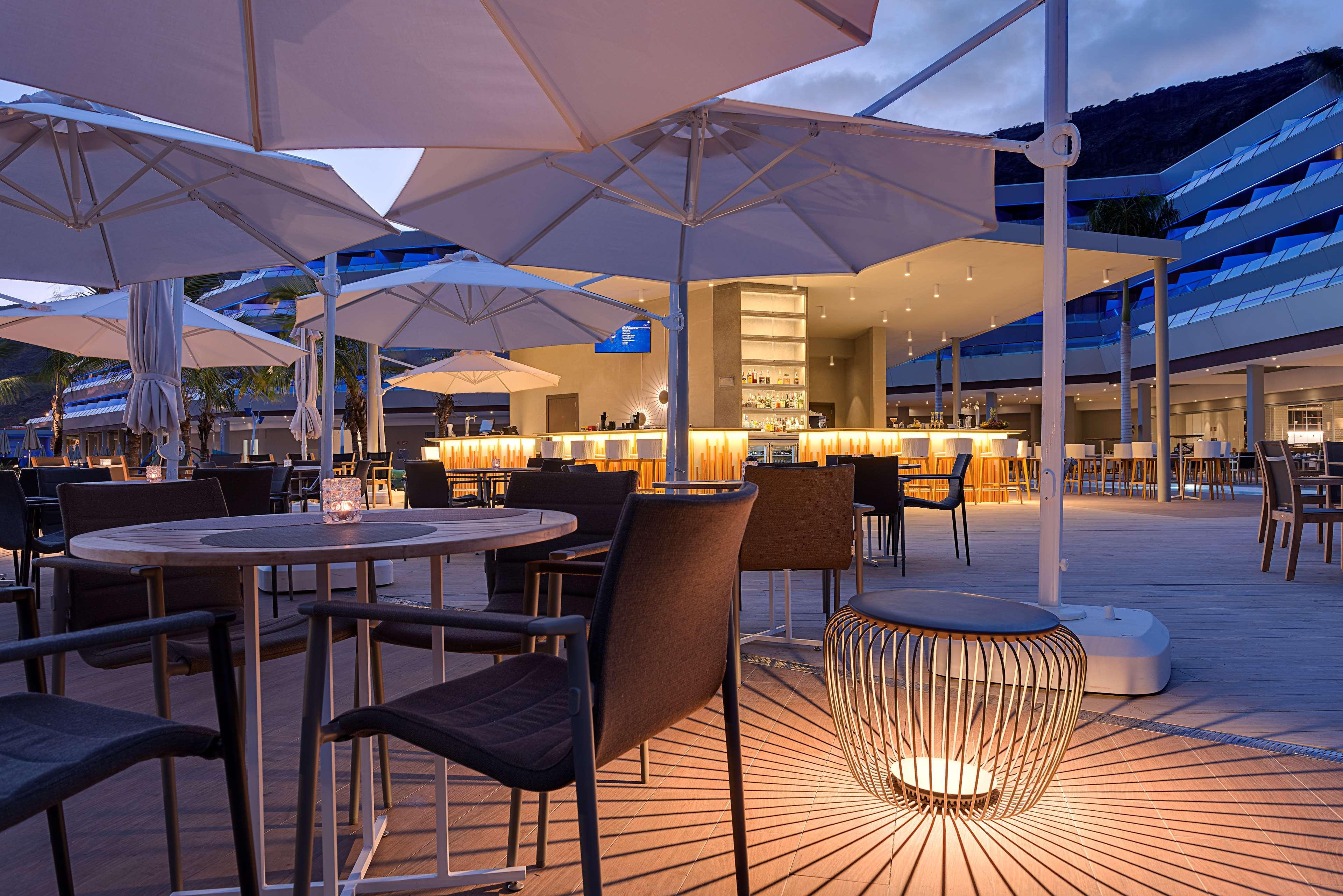 פוארטו דה מוגן Radisson Blu Resort & Spa, Gran Canaria Mogan מראה חיצוני תמונה The Sky Bar