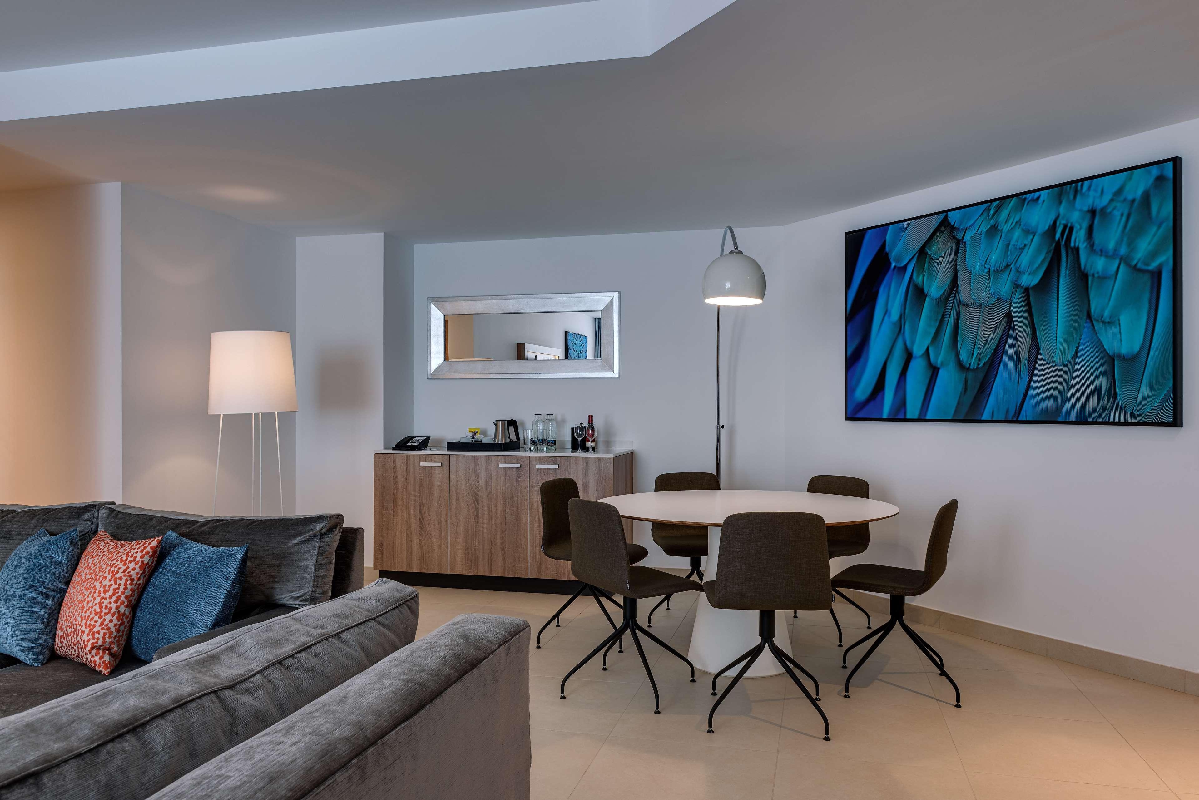 פוארטו דה מוגן Radisson Blu Resort & Spa, Gran Canaria Mogan מראה חיצוני תמונה A suite at the hotel